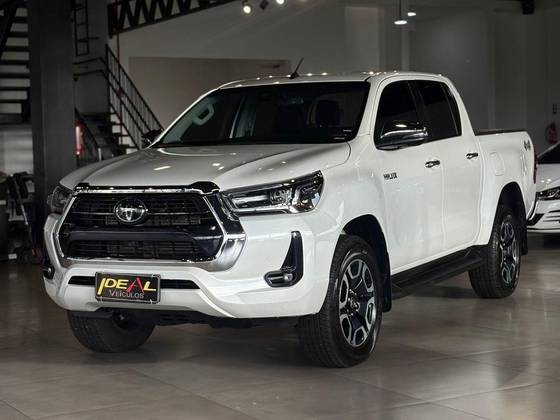 TOYOTA HILUX 2.8 D-4D TURBO DIESEL CD SRX 4X4 AUTOMÁTICO